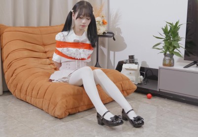 【红鲤鱼】白丝萌妹子被捆绑抓起来