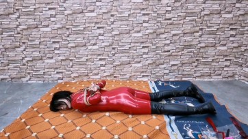 【HD飞天】曼妮利用下班时间陪老板玩驷马游戏,五种口球五种高筒靴,完成任务才可下班