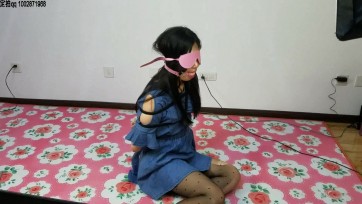 【一往情深】茜茜小M摄像头前公众猥亵实录《1》