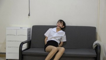 【美束映画】珊珊被竞争对手挟持，逼供其实成为商业间谍，OL装丝袜捆绑挣扎TK