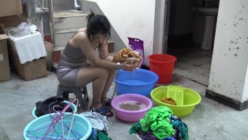 【胜景影视】带镣女M被惩罚把所有穿过的衣服洗完
