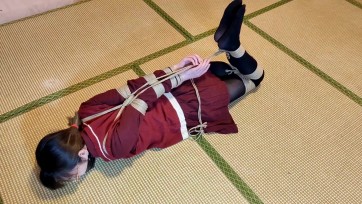 【一绳所爱】妙龄女孩被长期绑架难以逃脱