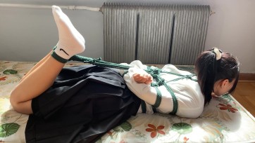 【玩奴原创】妹子第一次体验捆绑，白棉袜日式驷马挣扎