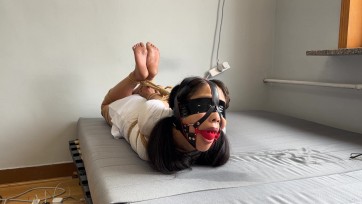 【玩奴原创】调教M系列，裸足先来个超紧并肘蛇缚暴杀驷马，脸上吐口水羞辱！JY颜辱放置！