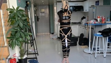 【JS】【小安】黑胶衣全身紧缚吊/垫脚尖/丝袜套头/马具性口塞/快乐棒刺激GC