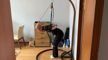 【玩奴原创】可爱妹子日式立缚丝袜套头逃脱实验，丝巾封嘴，绝望激烈挣扎!