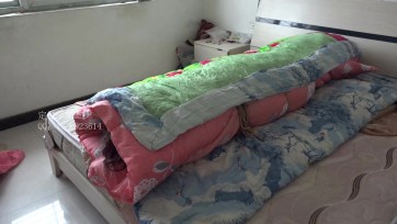 【子衿原创】逃出人贩窝-菲菲遭入室绑架被棉被包裹放置