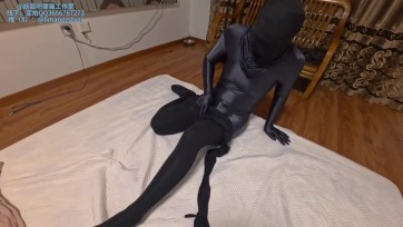 【狸猫工作室】女M 6层zentai全包紧身衣上锁，极限多层做游戏，穿脱全过程