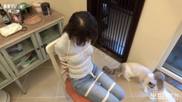 【半岛束艺台】不让出门，只好在家挠人
