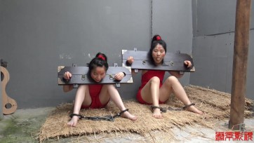 【胜景影视】女囚新片《双女囚刺字入堂等待之入堂篇》 最后一篇 戴着囚枷在牢房等待入堂审判