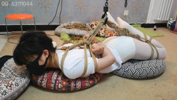 【随心原创】杨蕊 吊绑专辑 黑短裙 护士服 手动倒链一点一点拉起来驷马吊 艰难的忍受