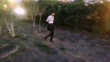 【HD飞天原创】悦儿五角星后高手紧缚，假y具睹嘴,郊狼 电击y塞和g塞放入下面,押着悦儿努户外寻求剌 激