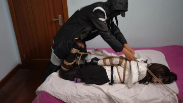 【金鱼天天在禁欲】普瑞赛斯下班回家遭绑架，好不容易挣脱绳子又被抓回来绑成驷马臭鞋捂脸