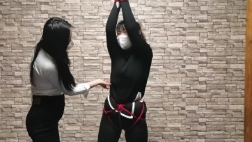 【一绳所爱】女孩被女绳师吊起来挠痒