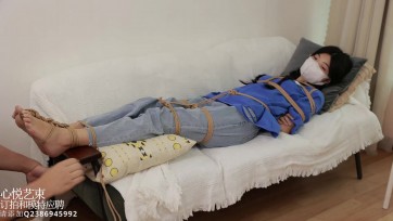 【心悦艺束】超可爱得00后妹子UU试镜第一弹，日式后手+蛇缚+绑脚趾+TK。UU是一个挺娇小得女孩子，重要得是jiojio还是很好看，是我等广大足控喜欢的类型hiahiahia。
