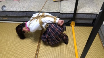 【新月原创】【雪莹】 剧情 逃脱失败的黑丝JK眼镜妹 股绳强制拉扯+TD折磨+蒙眼口球口水收集 相当极品