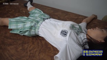 【一绳有你】【JK女生遭劫】清秀漂亮的JK装女生婷婷放学回家到门口被劫持捂晕捆绑调侃羞辱匕首扎死分割