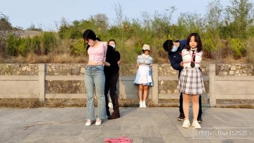 【山鬼工作室】四个女孩山顶捆绑玩耍