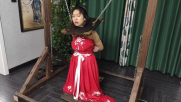 【夜未央工作室】花嫁 被调教的新娘 下集 性感肚兜 木枷 残酷三角罚跪板 贞操锁 刑架大字型捆绑 鞭打 蒙眼 强制手铐锁在卫生间等等