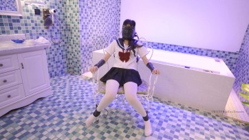 【绿帽学院】两妹子 3套 JK白丝+情趣和服+黑丝高跟裙 胶带包头呼吸+椅子拘束 叉入式棒子+黑丝高跟凉鞋+链条口塞 柱子捆绑+强制GC+单腿吊起