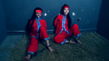 【胜景影视】《双凤记 》 下集 两女囚被捆绑插标，堵嘴戴镣铐牢房等待