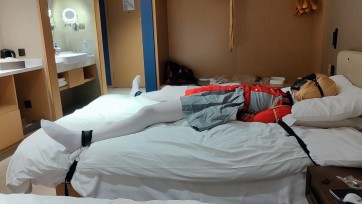 【鬼识】[cosplay]莉可丽丝-锦木千束 伪娘 反手半吊 床上固定 抚摸挠痒震动