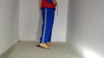 【Bbbttt】在地下室戴脚镣和囚服关押