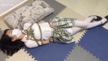 【新月原创】【红豆】超级可爱的白丝TD捆绑+脚铐 挣扎 最后驷马放置游戏