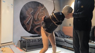 【雨辰工作室】菲儿捆绑sp 日式 吊缚 高跟 肉丝 美腿 藤条 手拍 散鞭 打屁股