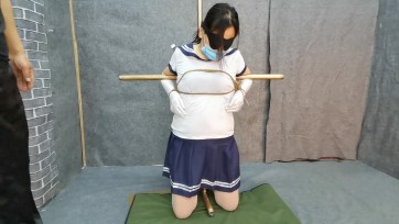 【HD飞天原创】简易实用刑架，把莹莹固定上去，一插到底，高频率振动、强行SP，无限TK，连续GC，驷马失JIN......