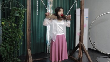 【夜未央工作室】会所游记 上集 训练有素女M的服务 骑绳酷刑 鼻链牵引固定 木枷束缚 羞耻强制脱衣 刑架大字型束缚鞭打等等