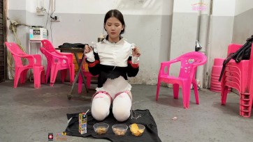 【xiao素素】佳佳户外系列02-路边摊，自缚+TD，犬缚，喂食，牵引