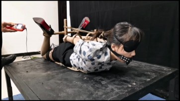 【HD飞天原创】悦儿奴性升级训练,K9架禁锢,快乐棒,电击,TK,SP,耳光重击,并且让奴儿报数,报不凊多罚打10个耳光,最后在开发一下肛部,把多珠肛拴旋转进去,舒服的骚奴GV失JIN傲傲直叫