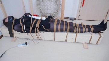 【冷与贝】《伪娘绳奴潇潇》05潇潇极限紧缚固定一小时榨精