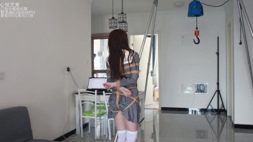 【心悦艺束】颜值萝莉少女筱筱白丝JK捆绑展示