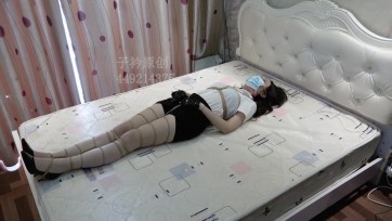 【子衿原创】女大学生妍如被迷晕绑架逃脱又被抓回，最后只有乖乖服从