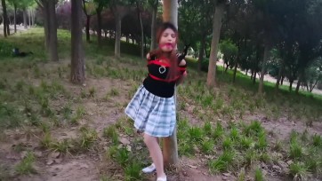 【一绳所爱】外籍女孩洋洋野外绑在树上