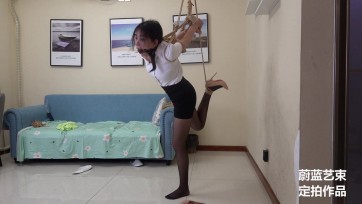 【蔚蓝艺束】台湾网友定拍 嫩模清扬黑丝短裙尝试多种吊缚