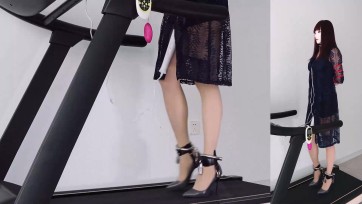 【高跟遇到跑步机】虐足铐镣 带锁高跟 铐镣禁锢的带锁束缚带肉丝灰高跟+金属GS、TD、电动BB与跑步机