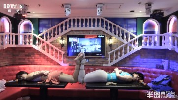 【半岛束艺台】【TK】【丝】  服务员乱入，KTV双星陷入尴尬，对虾造型暴露无遗