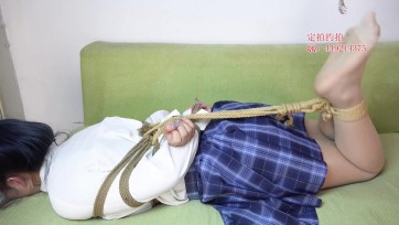 【子衿原创】新模试镜-JK女孩即然怕痒，那就驷马绑起来各种工具来伺候TK挠痒，电动牙刷，梳子，撸猫手套，笑到停不下来，最后发现还是用手最痒