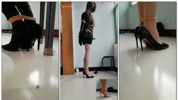 【玩家自缚】黑色连衣裙，肉丝，强制踮脚、痛苦呻吟。高跟鞋里放黄豆。过膝长靴，吊缚。呼吸限制