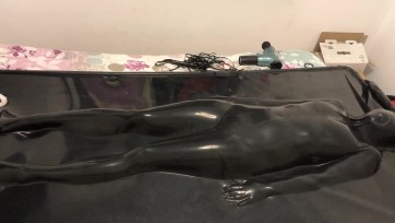 【我家胖妞】第六集，真空上阵，包含进出真空床过程，极致真空，极致紧致显现，最狠的一次，老婆应该很久不敢碰真空床了