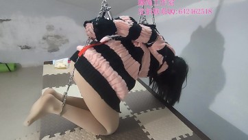 【娜绳工作室】【青柠】被镣铐进行吊铐，只能膝盖和头着地