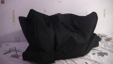【绳之韵】初夏人形犬第三集：行李袋中的小狗狗，人形犬TJ、丝巾塞嘴+胶带封裹，跳跳塞入固定、强行塞入行李袋，黑暗中的恐慌、喊叫与挣扎