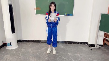 【xiao素素】【仙气飘飘美女】+【TD】+【登马步】+【饶痒痒】+【TJ】+【口环】+【头套】+【电棒】+【过肩铐】可可被军训40分钟