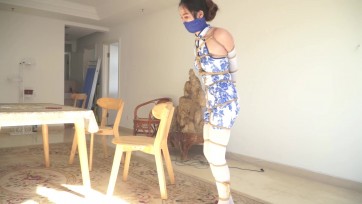 【逍遥】《丽人挣扎—白丝旗袍 下》旗袍美女挣扎求救，被四马攒蹄痛苦蠕动，非常精彩