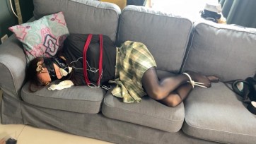 【黑魔法师】女仆偷懒被发现，主人对懒惰女仆实行强力的捆绑调教，以及袜子洗脑控制，将女仆变成好好调教一番