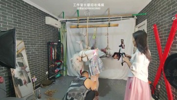【鑫鑫工作室】可爱的Kiger花名出场，和绳模娅妤身着JK白丝一起被绑，驷马吊起来一顿鞭打，无法反抗