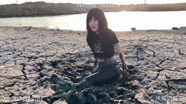 【风霜的筱酱】白丝超短裤踩泥